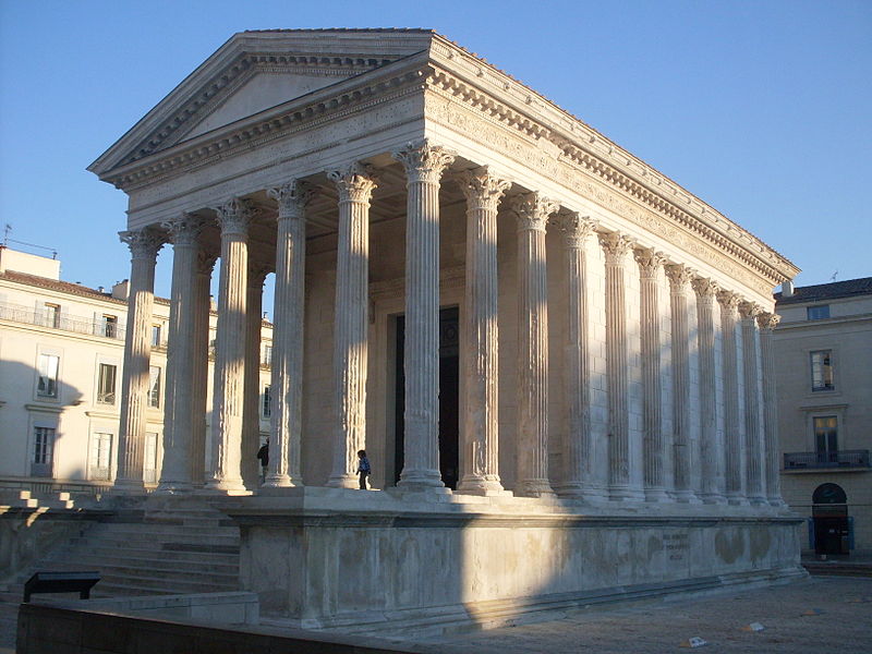 un templo romano consagrado al culto imperial Nimes Francia 16 ac